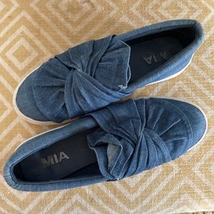 Mia sneakers